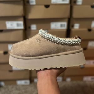 Uggs tazz slippers “sand” (Women’s)
